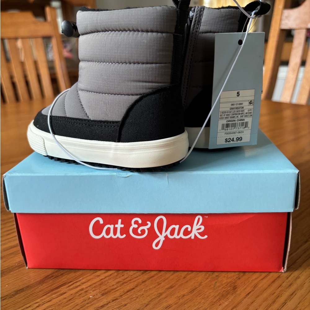 Cat & Jack Kids' Black and Gray Keaton Boots - Picture 2 of 6